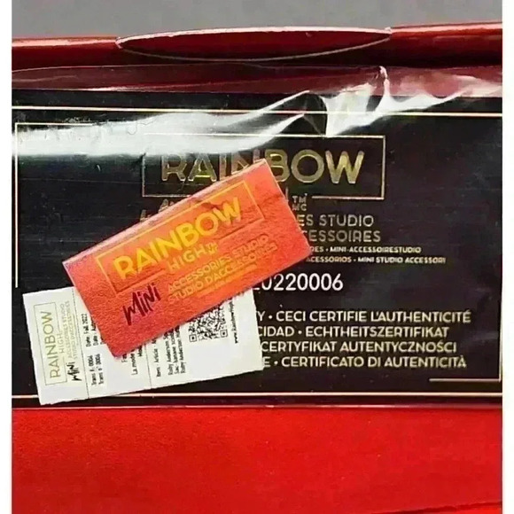 Rainbow High Mini Accessories Studio Ruby Anderson Fanny Pack Bag Doll Handbag - Picture 4 of 5